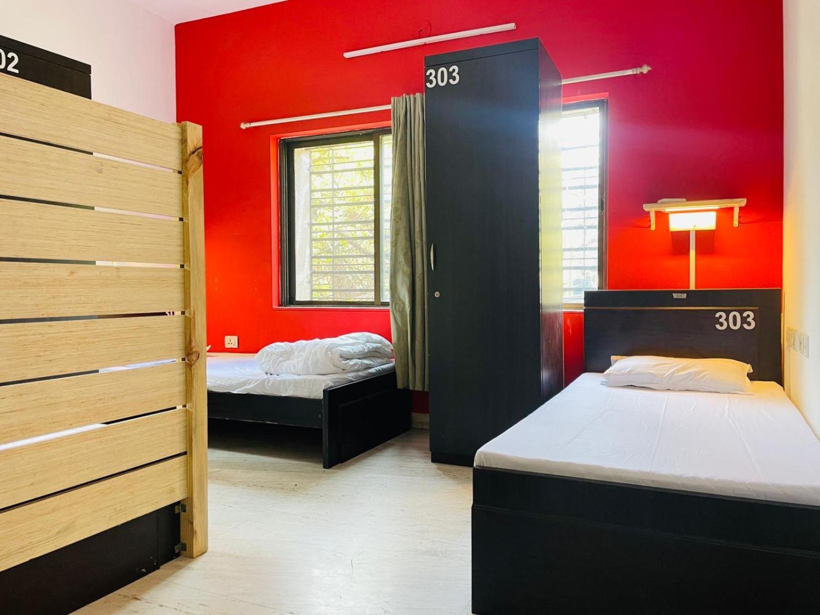 Hostel Lifespace- Twin Bungalow With Pods, Bunks, Private Rooms, Cowork & Cafe ปูเน่ ภายนอก รูปภาพ