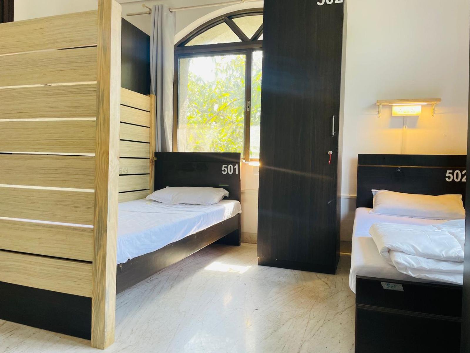Hostel Lifespace- Twin Bungalow With Pods, Bunks, Private Rooms, Cowork & Cafe ปูเน่ ภายนอก รูปภาพ