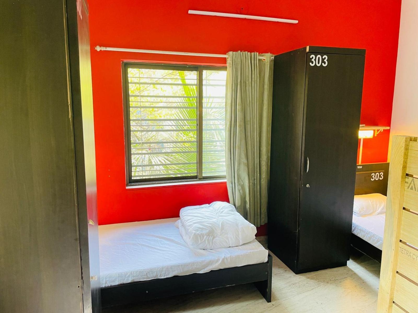Hostel Lifespace- Twin Bungalow With Pods, Bunks, Private Rooms, Cowork & Cafe ปูเน่ ภายนอก รูปภาพ