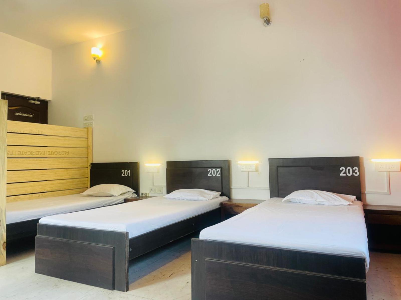 Hostel Lifespace- Twin Bungalow With Pods, Bunks, Private Rooms, Cowork & Cafe ปูเน่ ภายนอก รูปภาพ