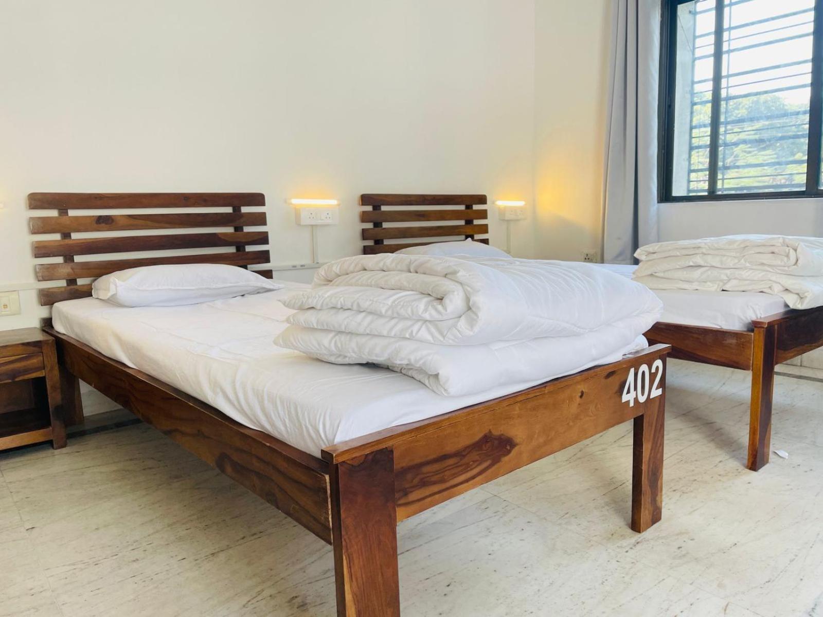 Hostel Lifespace- Twin Bungalow With Pods, Bunks, Private Rooms, Cowork & Cafe ปูเน่ ภายนอก รูปภาพ