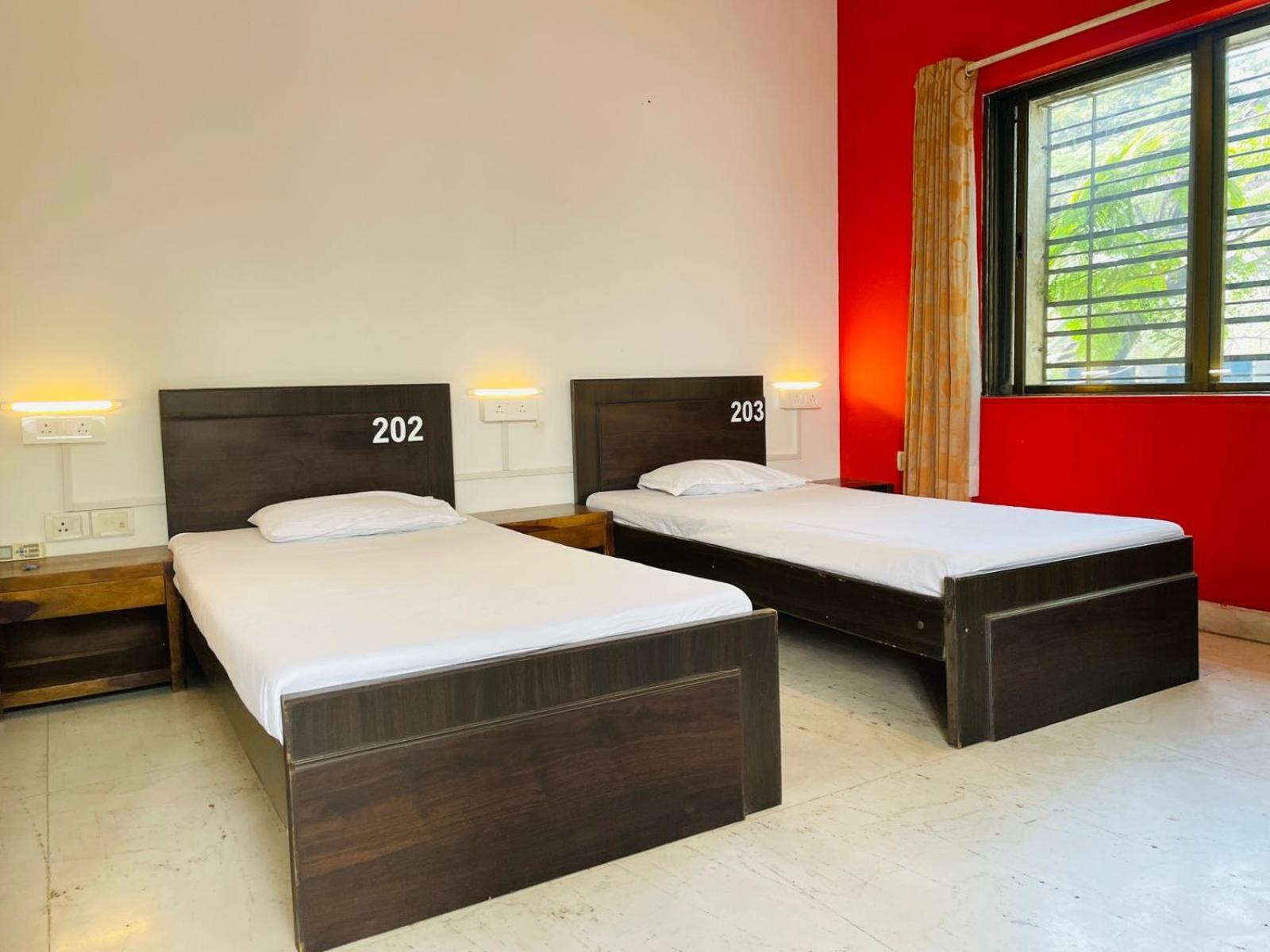 Hostel Lifespace- Twin Bungalow With Pods, Bunks, Private Rooms, Cowork & Cafe ปูเน่ ภายนอก รูปภาพ