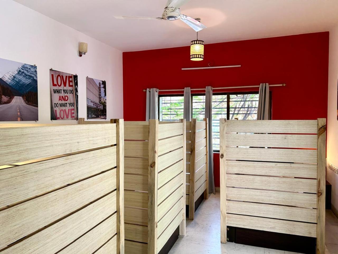 Hostel Lifespace- Twin Bungalow With Pods, Bunks, Private Rooms, Cowork & Cafe ปูเน่ ภายนอก รูปภาพ