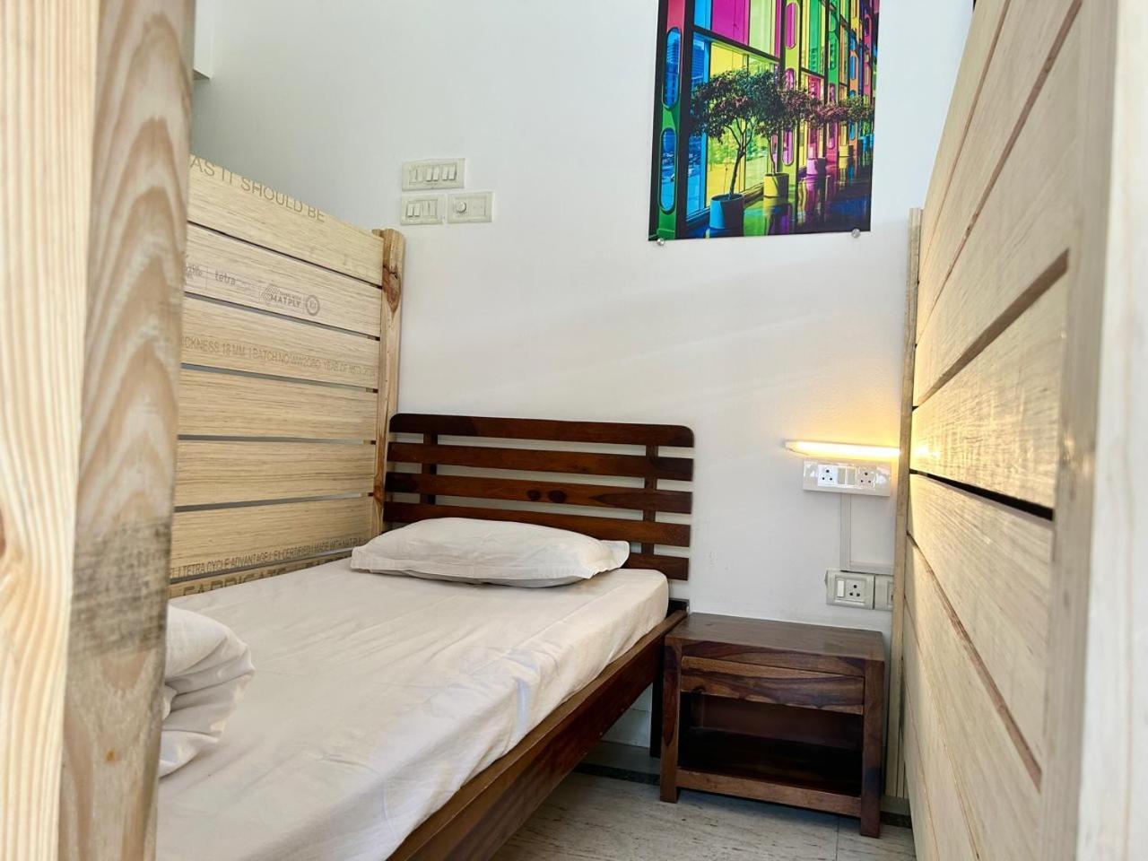 Hostel Lifespace- Twin Bungalow With Pods, Bunks, Private Rooms, Cowork & Cafe ปูเน่ ภายนอก รูปภาพ